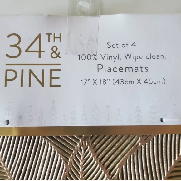 34th & Pine Poinsettia Flower Placemats Gold Vinyl 18" ~ Set of 4 - Picture 3 of 3